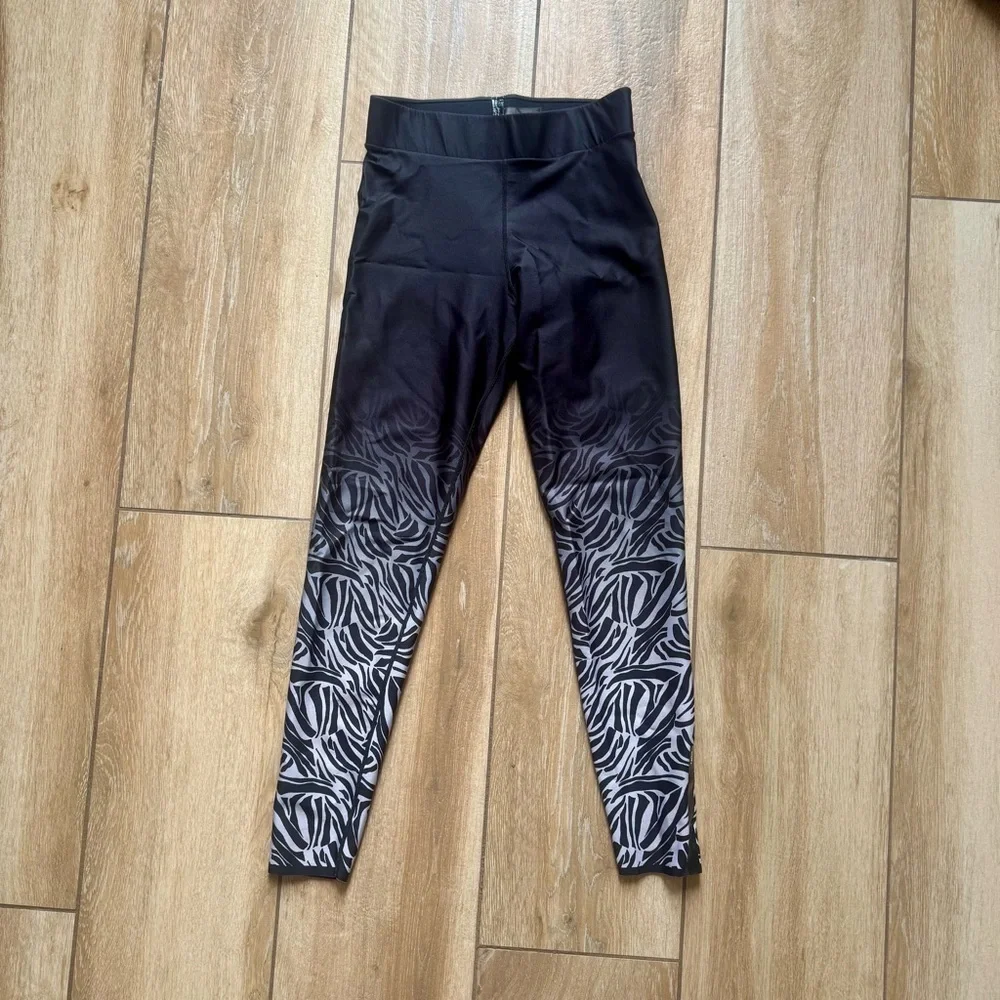 Ultracor Black and Gray Patterned Leggings